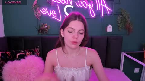Snapshot of marie_reyes_ chatting on December 30, 1:48 am Mary 3 online show from December 30, 1:48 am