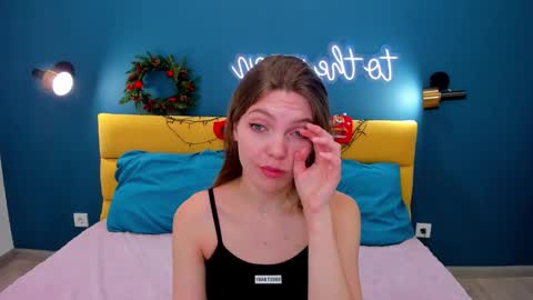 Snapshot of marie_reyes_ chatting on December 16, 1:42 am Mary 3 online show from December 16, 1:42 am