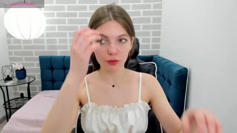 Snapshot of marie_reyes_ chatting on February 23, 1:31 am Mary 3 online show from February 23, 1:31 am