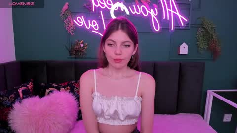 Snapshot of marie_reyes_ chatting on January 8, 1:42 am Mary 3 online show from January 8, 1:42 am