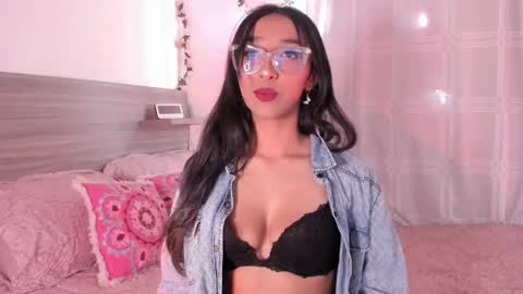 Luna Dulk online show from December 3, 1:57 pm