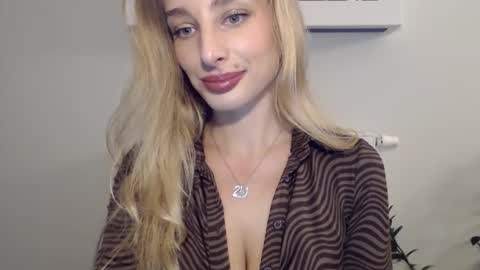 MarilynDevilish online show from December 19, 3:41 pm