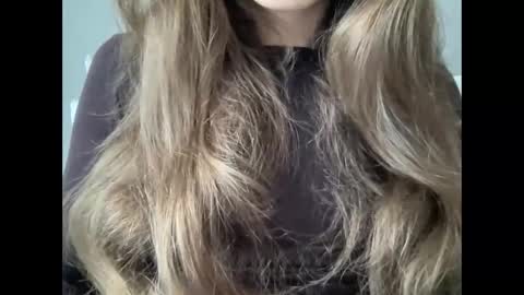 Snapshot of marinalovenow chatting on February 27, 8:17 am Marina online show from February 27, 8:17 am