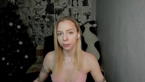 Snapshot of martha_cameron chatting on December 19, 8:55 pm Martha Cameron online show from December 19, 8:55 pm