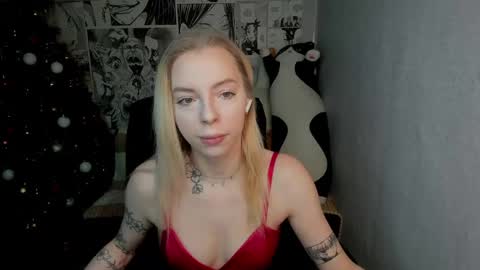 Snapshot of martha_cameron chatting on December 17, 8:10 pm Martha Cameron online show from December 17, 8:10 pm