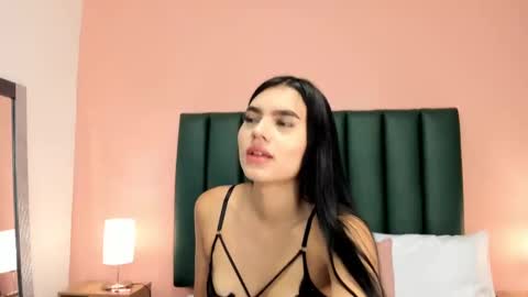 Snapshot of martina_divine_ chatting on October 2, 12:43 pm Martina Divine online show from October 2, 12:43 pm