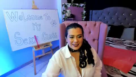 Snapshot of martina_foxy_ chatting on March 7, 12:34 pm MARTINA online show from March 7, 12:34 pm