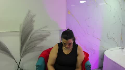 Snapshot of martina_foxy_ chatting on February 2, 10:39 pm MARTINA online show from February 2, 10:39 pm