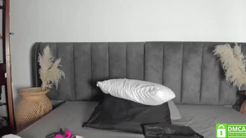 Laura online show from March 9, 7:37 pm