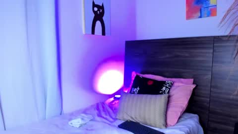 martina mIIler online show from March 11, 12:50 pm