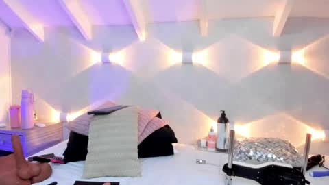 martina mIIler online show from April 9, 12:32 pm