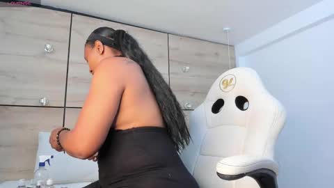 Snapshot of martina_touss chatting on February 23, 7:56 pm martina touss online show from February 23, 7:56 pm