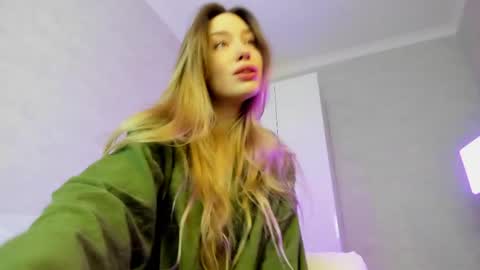 HelIo  Everyone Im MaryWelcome  to my room and  lets have  a good  time  together with me   online show from April 5, 8:13 am