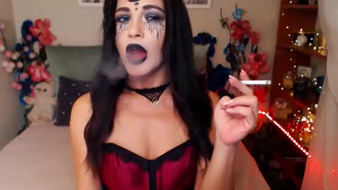 Snapshot of marydash chatting on October 31, 8:51 am Mary online show from October 31, 8:51 am