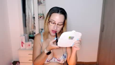 maryline online show from February 3, 12:43 am