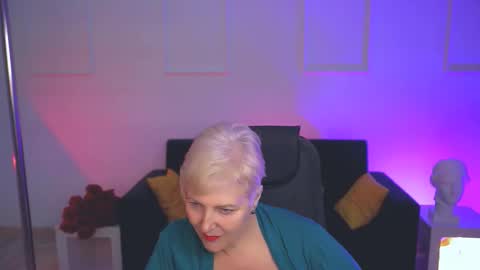 Snapshot of marymogan chatting on September 12, 9:18 am marymogan online show from September 12, 9:18 am