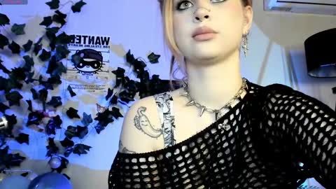 Snapshot of marynixoxo chatting on February 25, 2:47 am Mary x online show from February 25, 2:47 am
