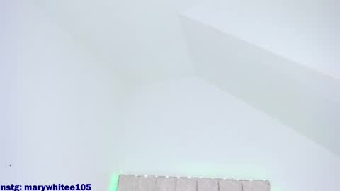 Mary  online show from October 25, 9:32 pm