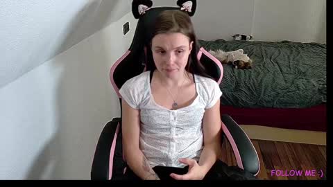 Queeny Kathy  Online at 2030 MEZ Sunday  Wednesday online show from December 8, 7:43 pm