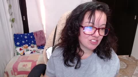 Snapshot of mature_wolf chatting on December 5, 10:12 pm Sonia online show from December 5, 10:12 pm