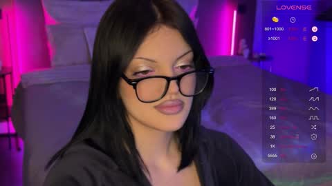 Mavis online show from December 1, 7:38 pm