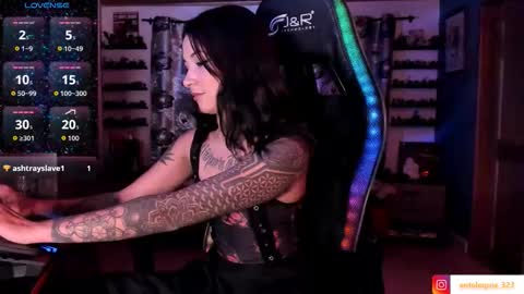 Hilary online show from December 3, 10:45 pm