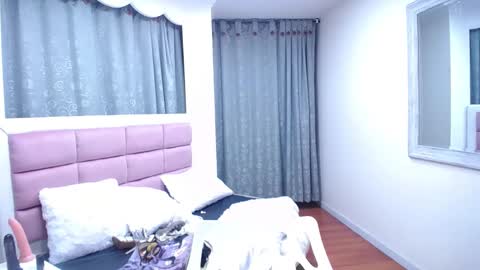 Maya online show from December 7, 2:42 am