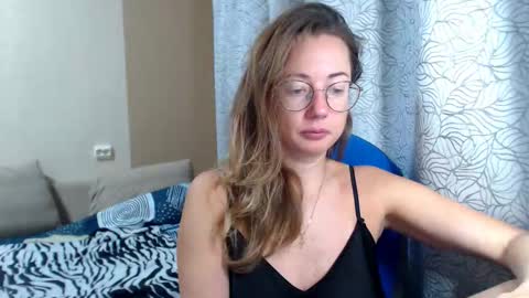 Maya online show from November 3, 6:45 pm