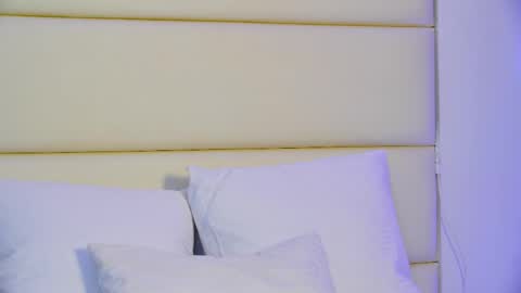 Maya online show from April 18, 9:15 pm