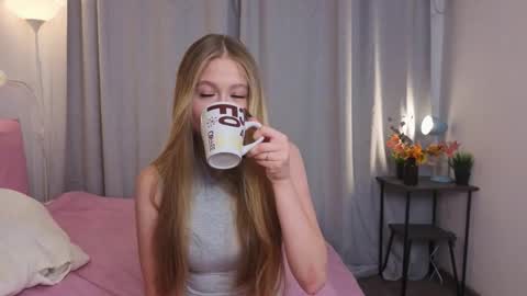 Alice online show from November 11, 4:04 pm