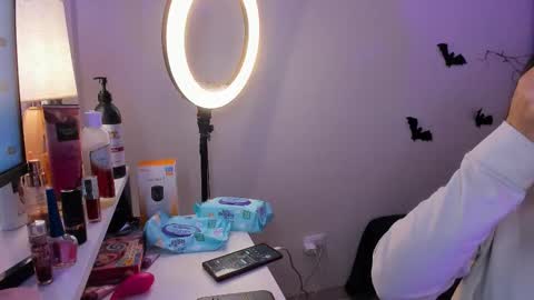 may online show from October 21, 9:30 pm