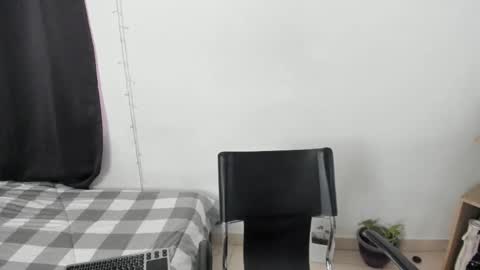 Snapshot of mazikeen_18 chatting on September 20, 1:09 pm mazikeen_18 online show from September 20, 1:09 pm