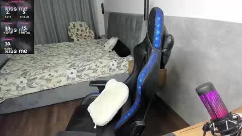 mcfly_11 online show from February 13, 9:27 pm