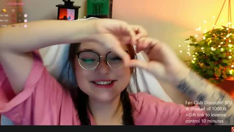 Snapshot of me_hanna chatting on December 6, 11:02 pm Hanna online show from December 6, 11:02 pm
