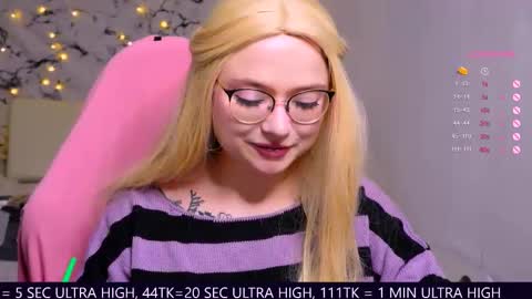 Snapshot of me_hanna chatting on March 2, 10:56 pm Hanna online show from March 2, 10:56 pm