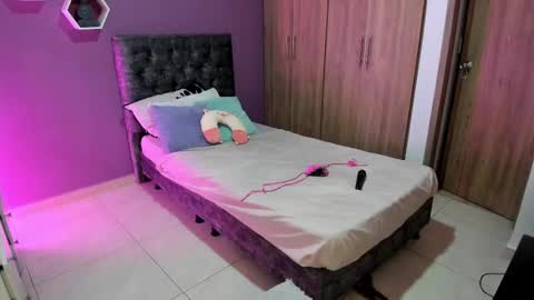 medelyn  Instagram mady evans13 online show from September 13, 11:57 pm