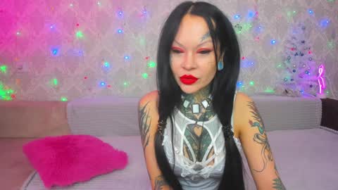 Snapshot of megan_blackmoon chatting on December 27, 4:47 am Helena Tuman online show from December 27, 4:47 am
