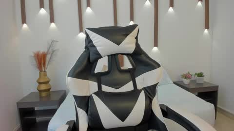 MEGAN COOPER online show from November 7, 7:19 pm