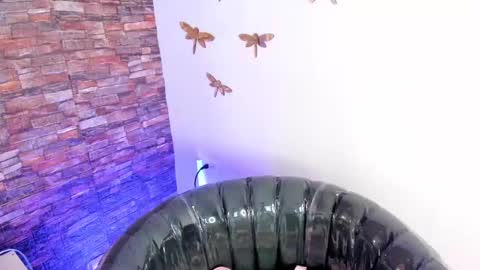 Snapshot of megan_devon chatting on September 10, 1:44 pm online show from September 10, 1:44 pm