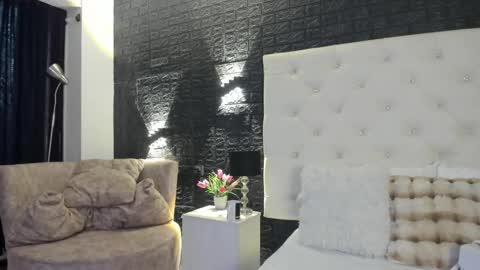 Snapshot of megan_devon chatting on January 14, 11:42 am online show from January 14, 11:42 am