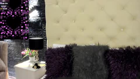 Snapshot of megan_devon chatting on December 9, 12:08 pm online show from December 9, 12:08 pm