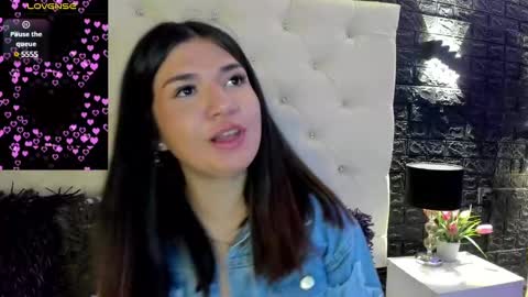 Snapshot of megan_devon chatting on December 30, 11:15 am online show from December 30, 11:15 am
