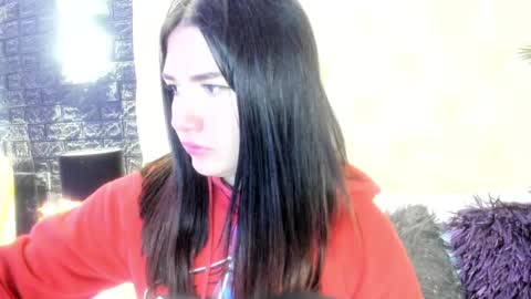Snapshot of megan_devon chatting on December 20, 11:43 am online show from December 20, 11:43 am
