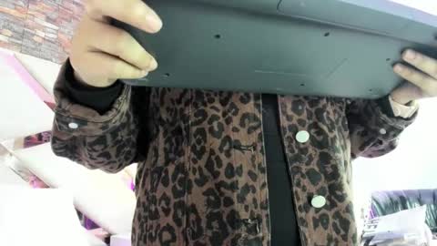 Snapshot of megan_devon chatting on October 16, 12:52 pm online show from October 16, 12:52 pm