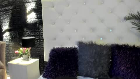 Snapshot of megan_devon chatting on December 28, 11:09 am online show from December 28, 11:09 am