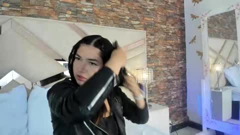 Snapshot of megan_devon chatting on October 7, 12:42 pm online show from October 7, 12:42 pm