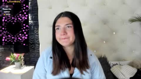 Snapshot of megan_devon chatting on December 26, 12:16 pm online show from December 26, 12:16 pm