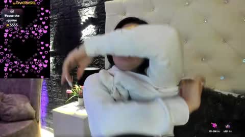 Snapshot of megan_devon chatting on December 29, 12:55 pm online show from December 29, 12:55 pm