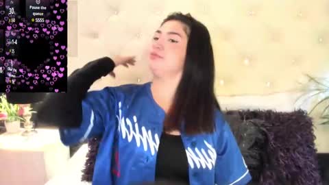 Snapshot of megan_devon chatting on December 6, 11:44 am online show from December 6, 11:44 am