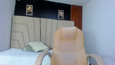 Megan online show from December 18, 3:00 am